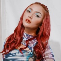 Makin cantik dan langsing membuat banyak yang mengira jika Siti Badriah telah melakukan operasi plastk pada wajahnya. Rupanya bukan operasi plastik, melainkan hanya veneer, filler bibir, dan perawatan di klinik kecantikan yang dilakukan oleh Siti untuk mempercantik wajahnya. Foto: Instagram/@sitibadriahh