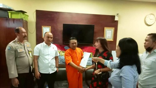 Sopir freelancer pencuri koper WNA Rusia dimediasi dengan korban dan akhirnya bebas lewat restoratif justice.