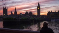 Pertama, lanskap indah matahari terbit ada di kawasan Big Ben, London, Inggris. Pemandangan indah ini dipotret pada 17 Januari lalu. AP Photo