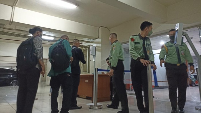Usai digeledah KPK, DPRD DKI Jakarta dijaga ketat.
