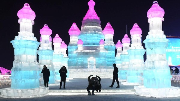 Harbin Ice Festival jadi salah satu cara pemerintah China untuk mempromosikan pengembangan pariwisata musim dingin, budaya, mode dan oleharaga. Getty Images/VCG