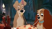 Adegan Lady and The Tramp saat makan spaghetti meatball ini juga sangat ikonik. Menggambarkan keromantisan keduanya saat berbagi spaghetti bersama.  