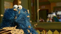 Kalau dalam Sesame Street, muncul chocolate chip cookies yang juga tampak enak. Membuatnya digambarkan gampang hingga bikin Cookie Monster ketagihan.