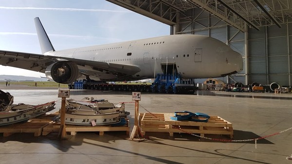 Airbus A380 terlalu besar dan terlalu mahal untuk dioperasikan maskapai karena memiliki empat mesin.