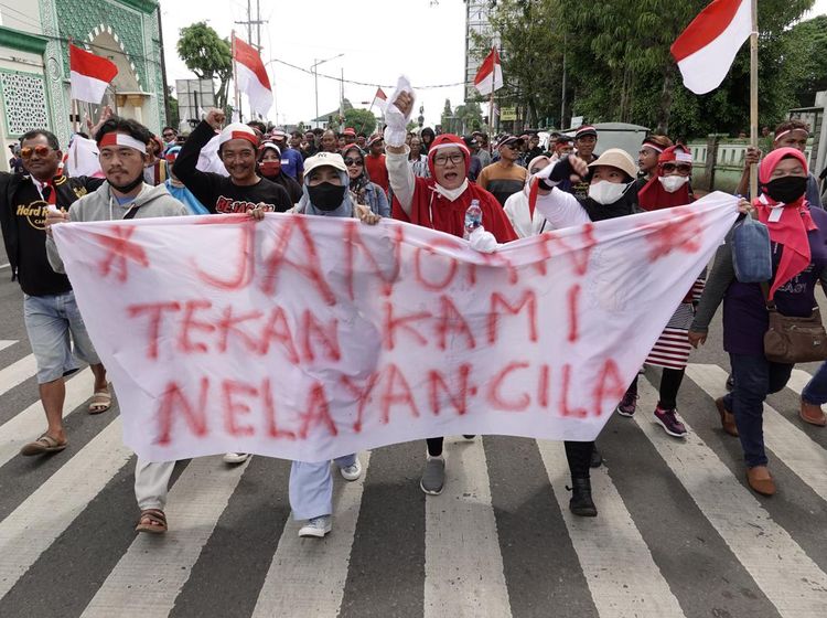 Nelayan Cilacap Geruduk Gedung DPRD Tolak Kenaikan PNBP