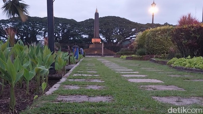 alun-alun tugu kota malang
