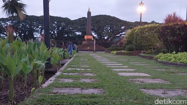 alun-alun tugu kota malang