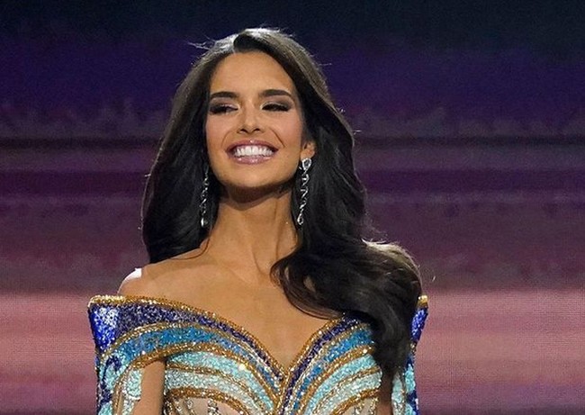 Sementara ini penampilan cantik Amanda di panggung Miss Universe.  Foto: dok. Instagram/ @amandadudamel