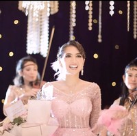 Angel Karamoy baru saja merayakan ulang tahunnya pada 16 Januari. Untuk merayakannya, Angel mengadakan sebuah pesta ulang tahun mewah di sebuah hotel yang berlokasi di Ciawi. Foto: Instagram/@as_picture.co