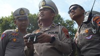 Direktor Lalu Lintas (Ditlantas) Polda Jawa Tengah bekerja sama dengan Asosiasi Pilot Drone Indonesia (APDI) melakukan uji coba ETLE menggunakan drone yang memiliki sifat lebih dinamis dalam memantau arus lalu lintas.