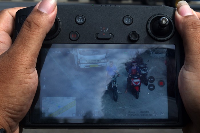 Direktorat Lalu Lintas (Ditlantas) Polda Jateng melakukan uji coba ETLE menggunakan drone. Uji coba ini dilakukan di kawasan simpang empat Penggung, Klaten.
