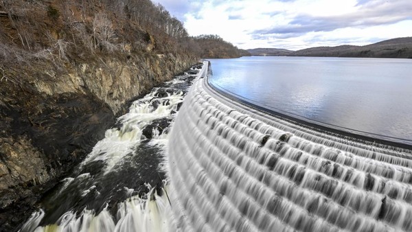 Bendungan Croton merupakan bagian dari sistem pasokan air New York City yang membentang di Sungai Croton. Â Bendungan Croton merupakan bagian dari sistem pasokan air New York City yang membentang di Sungai Croton. Â