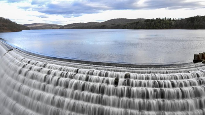 Bak Air Terjun, Ini Bendungan Terbesar di New York NEW YORK CITY, UNITED STATES - JANUARY 18: A view of the Croton Gorge Park, a 97-acre property at the base of the Croton Dam in New York City, United States on January 18, 2023. Built to supply New York City with water, it was the first large masonry dam in the United States. The Croton Reservoir has a capacity of about 34 billion gallons of water with a watershed covering 177 square miles. (Photo by Fatih Aktas/Anadolu Agency via Getty Images)