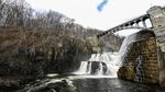 Ini Bendungan Batu Terbesar di New York, Punya Air Terjun Menawan