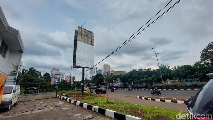 Baliho Viral Terima Kasih Wali Kota Depok atas Underpass Sudah Tak Ada Lagi