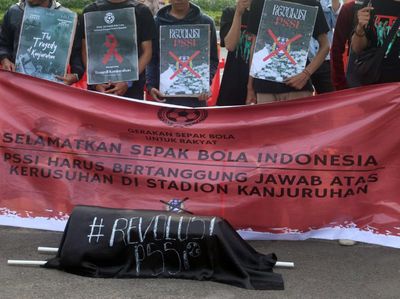 Bawa Keranda Mayat, Suporter Ini Suarakan Tragedi Kanjuruhan