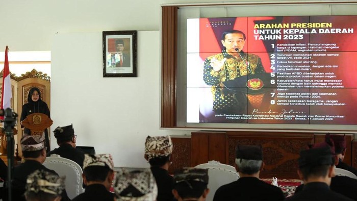 bupati ipuk pimpin rakor soal ancaman resesi global