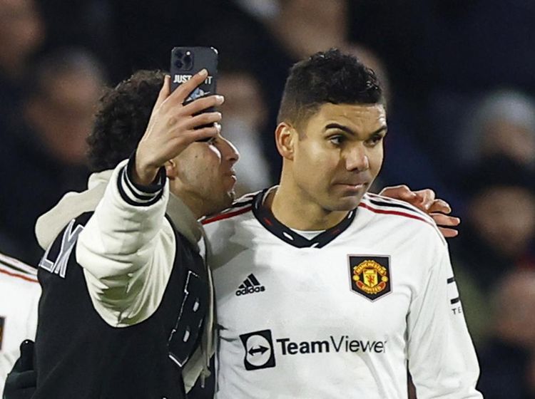 Casemiro Diincar Penyusup Lapangan! Ah, Rupanya Minta Selfie