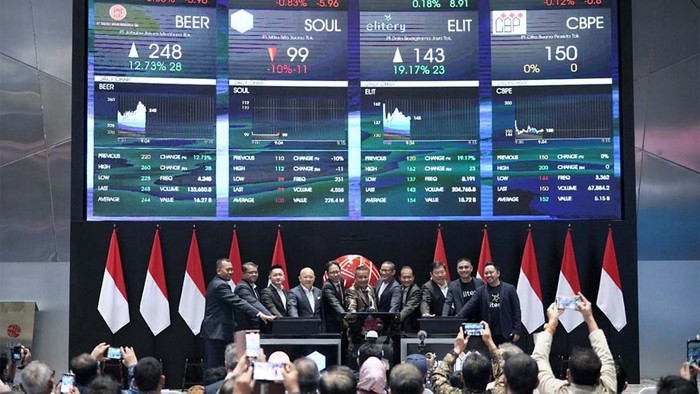 Data Sinergitama Jaya Jadi Emiten Ketiga BEI di Tahun 2023 PT Data Sinergitama Jaya Tbk (ELIT) resmi melantai di Bursa Efek Indonesia (BEI). Perusahaan penyedia layanan bidang teknologi, jadi emiten ketiga di tahun ini.