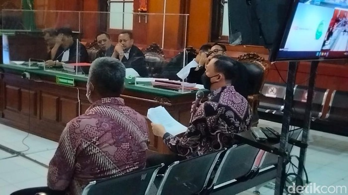 Eks Kapolres Malang AKBP Ferli Hidayat saat beri kesaksian di sidang Tragedi Kanjuruhan