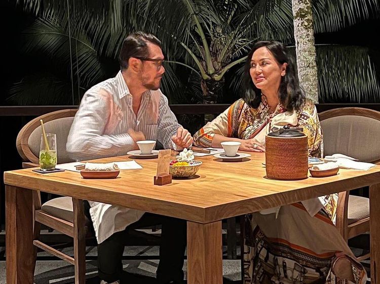 Momen Ferry Salim saat Kulineran Bareng Keluarga Kecilnya