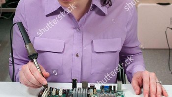 Kira-kira bagaimana nasib tangan wanita ini setelah mensolder... Foto: Boredpanda