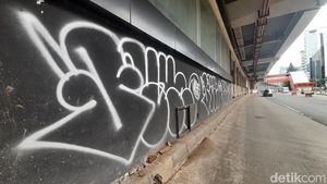 Duh! Halte Bus TransJ Setiabudi Jadi Sasaran Vandalisme