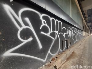 Duh! Halte Bus TransJ Setiabudi Jadi Sasaran Vandalisme