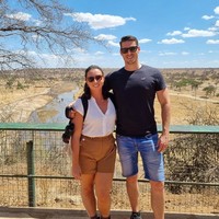 Postingan itu mengundang berbagai komentar netizen. Banyak orang yang memuji Hazel dan menyanggah bahwa dirinya tidak cantik. Dia sangat rupawan, begitu juga dengan kamu. Kamu lebih dari biasa saja, Foto: Instagram @hazelmcbrideauthor