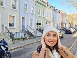 Potret Istri dan Suami Terlalu Tampan yang Viral