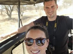 Potret Istri dan Suami Terlalu Tampan yang Viral