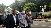 Foto: Hercules tiba-tiba mengepalkan tangan dan marah-marah saat tiba di KPK untuk diperiksa.