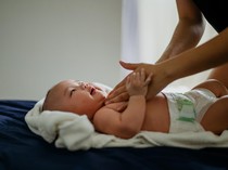 Ragam Manfaat Pijat pada Bayi, Bisa Tingkatkan Berat Badan