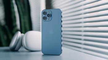 iPhone 13 Pro berada di posisi kelima. Foto: Dok. Shutterstock