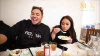 Maharani dan Ivan juga tampak seru ketika kulineran di sebuah restoran. Tampaknya mereka makan di restoran Chinese. Foto: Instagram/YouTube