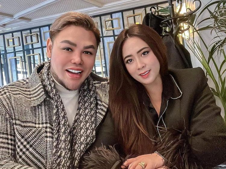 Keseruan Ivan Gunawan dan Maharani Kemala Kulineran di Paris hingga Masak Bareng
