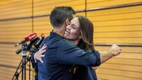 Diketahui, Ardern telah menjadi perdana menteri sejak 2017, dan memenangkan pemilihan ulang pada tahun 2020.