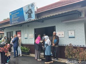 Korban First Travel Datangi Kejari Depok, Serahkan Data Penerima Aset