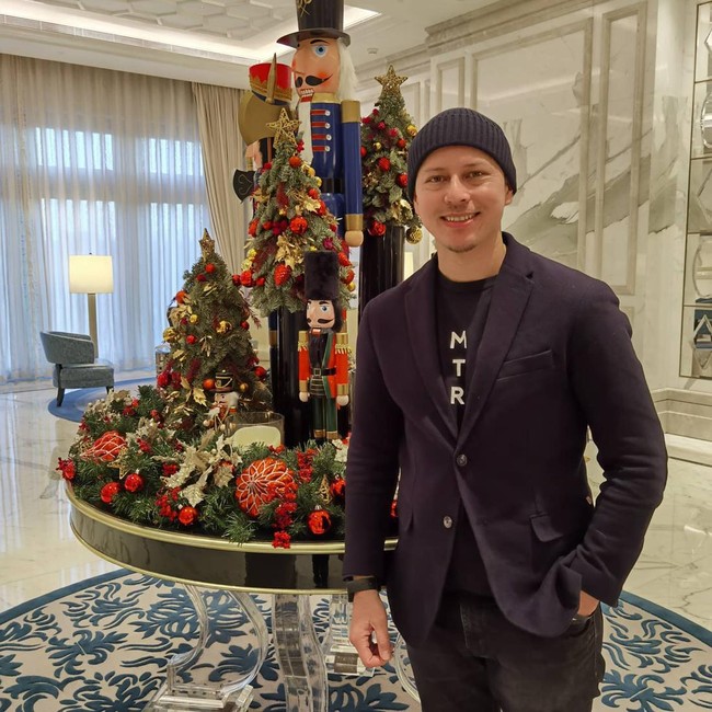 10 Artis Top Ini Banting Setir Jadi Tukang Las Sampai Tentara AS