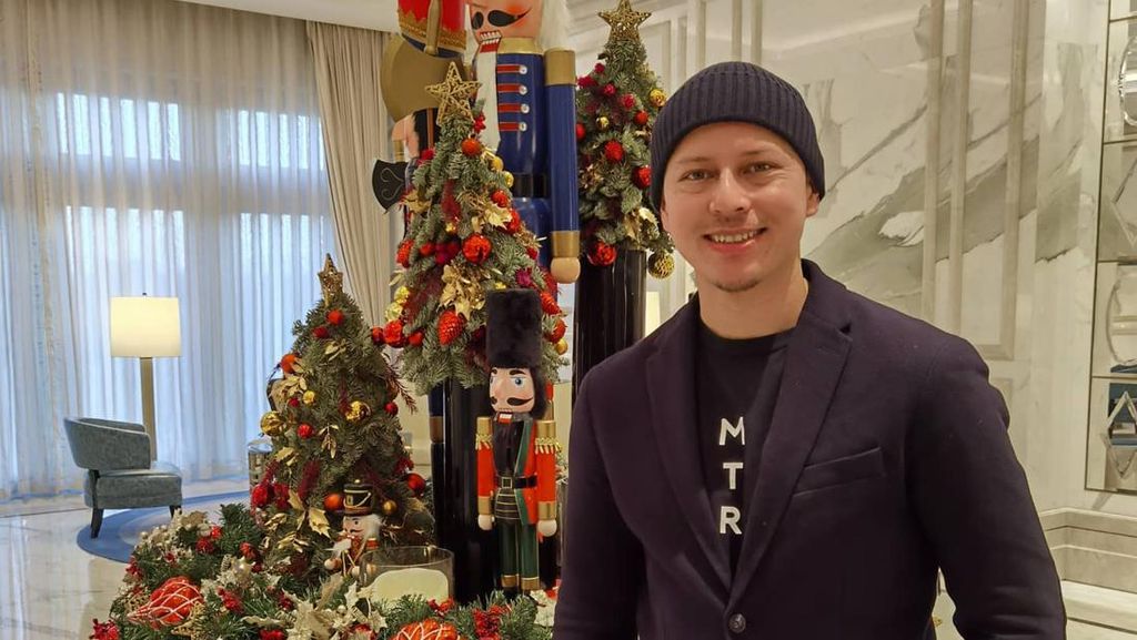 10 Artis Top Ini Banting Setir Jadi Tukang Las Sampai Tentara AS