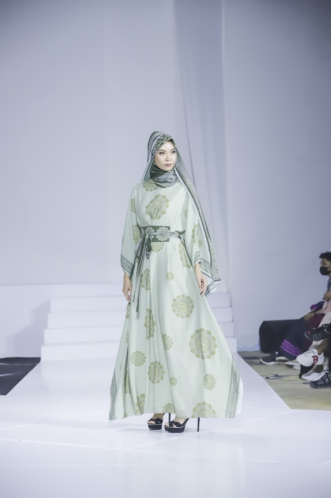 Ciri khas desain Fenny serba printing yang mengusung tentang daerah Batavia, pelabuhan Jakarta. Kali ini Fenny fokus untuk koleksi Ramadhan mendatang. Foto: Dok. Jakarta Fashion Trend