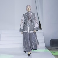 Fenny rencananya akan menambahkan koleksi sarung karena IFC sedang menggalakkan sarung is my denim. Beberapa koleksi akan dicampur dengan sarung sebagai pelengkap. Kain dengan obi dan sarung. Khusus tahun ini akan menambahkan detail sarung karena kami sedang menggalakkan tentang itu, tutup Fenny.  Foto: Dok. Jakarta Fashion Trend