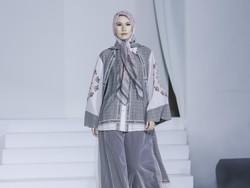 7 Foto Busana Dibuat Pakai Tinta untuk Kulit Sensitif di Jakarta Fashion Trend