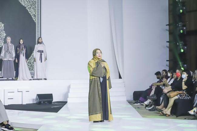 Fenny juga mengungkapkan persiapan untuk menyuguhkan koleksi dengan tema Seribu Bulan itu. Persiapannya sebulan karena sebelumnya Spotlight langsung lanjut ke Jakarta Fashion Trend, jelasnya. Foto: Dok. Jakarta Fashion Trend