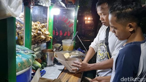 Kuliner Nasi Minyak di Jalan Mojopahit Surabaya yang viral