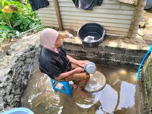 Kominfo Berantas Konten Mandi Lumpur di TikTok