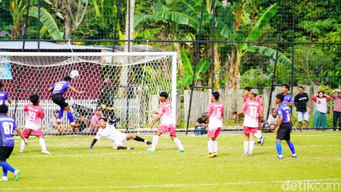 Liga 3 zona Sulsel Grup D digelar di Lapangan Hikmat Takkalala, Kecamatan Marioriwawo, Kabupaten Soppeng.