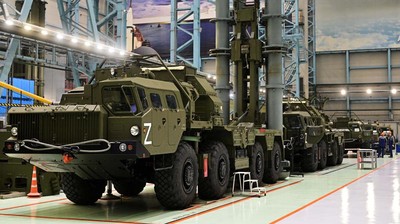 Melihat Jeroan Pabrik Kendaraan Militer Rusia di Obukhov