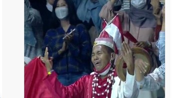 Selepas jeda, Ren/Tan sempat memimpin hingga 13-9, namun Marcus/Kevin mengejar hingga 12-13. Namun pukulan lob Kevin yang terlalu penjang akhirnya keluar lapangan, membuat Ren unggul 14-12. Foto: Twitter