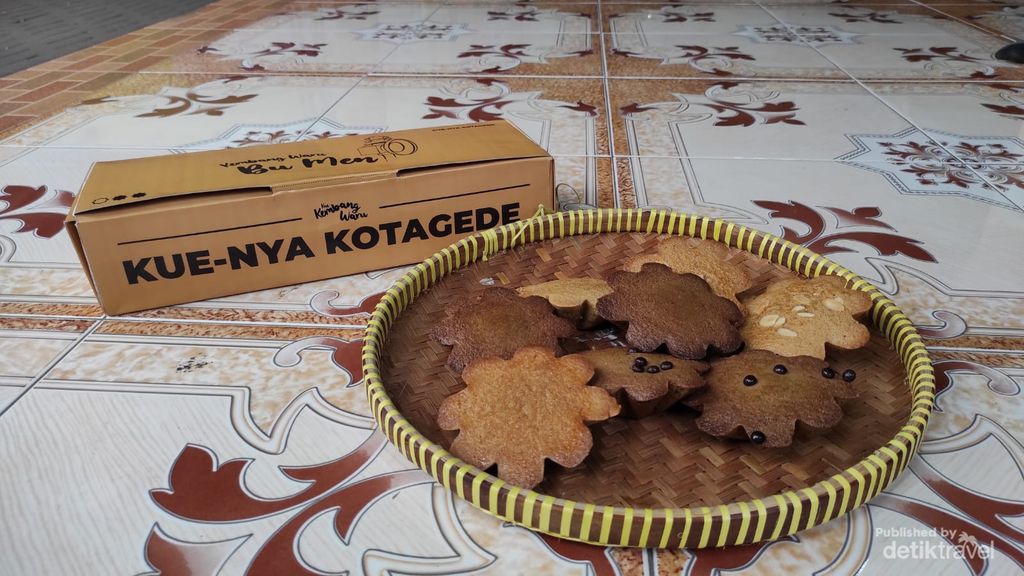 Roti kembang waru